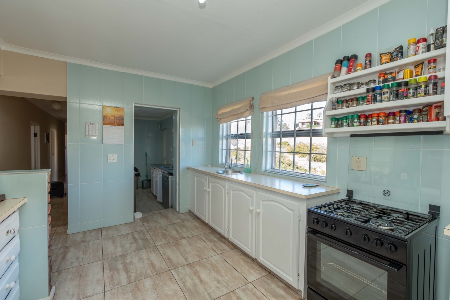 8 Bedroom Property for Sale in Middedorp Western Cape